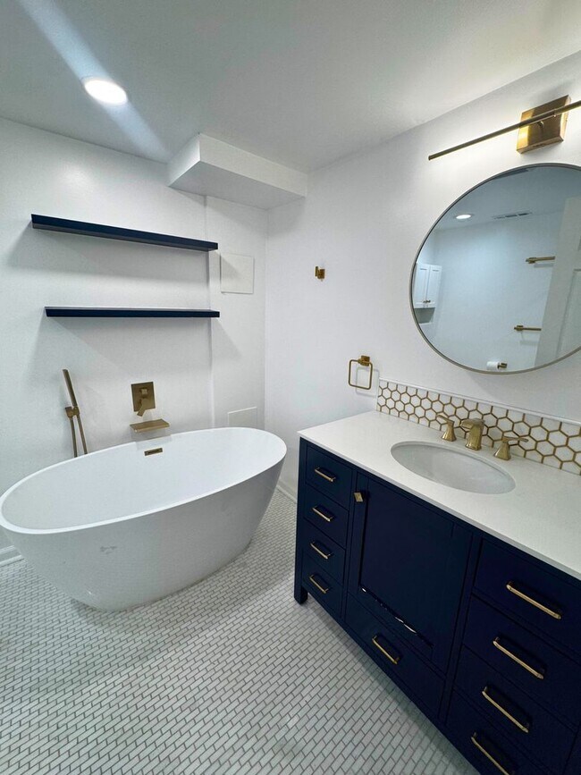 Building Photo - Beautiful and Spacious 4BD 2BA Single-Family Home in Arlington Heights