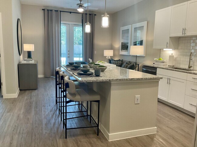 Building Photo - Half Off Rent Through 2025!