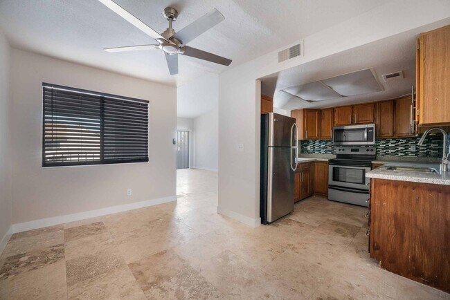 Building Photo - Charming 2-Bedroom Condo!