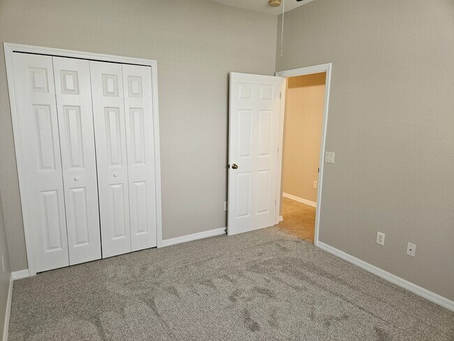 Building Photo - Annual Rental - Lovely 3 Bedroom 2 Bathroo...