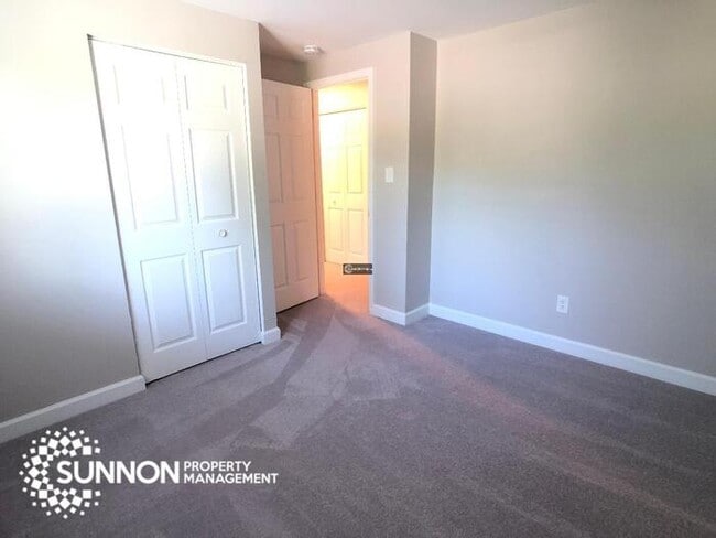 Building Photo - 4BR 2BA Renovated to perfection!