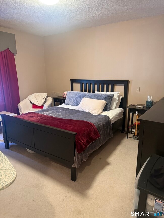 Building Photo - 8 Crossroads Ln