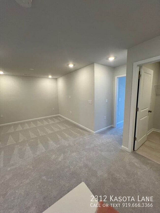 Building Photo - 2312 Kasota Ln