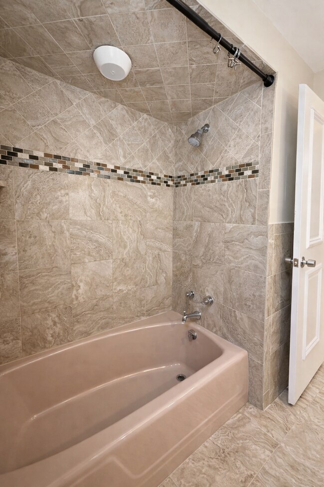 Building Photo - 8604 W Carmen Ave