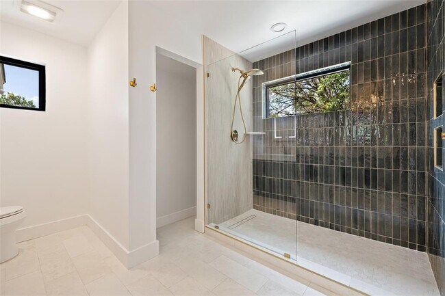 Building Photo - 7903 Entrada Cove
