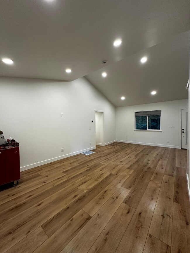 Building Photo - 206 Sequoia Rd