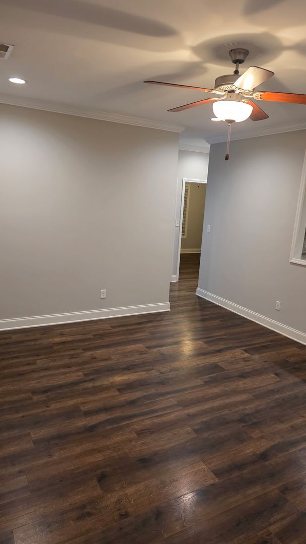 Building Photo - Great 3 Bedroom 2 Bath home w Garage