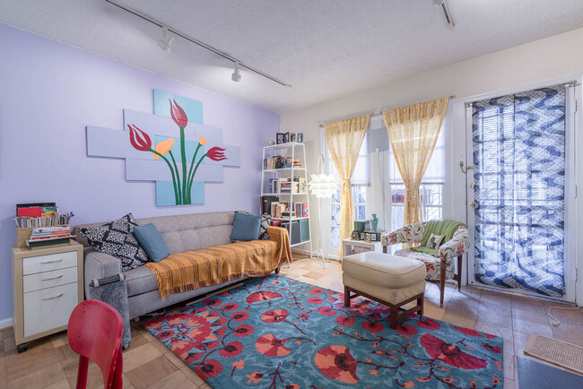 Building Photo - Dupont Circle condo featuring beautiful pa...