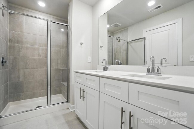 Building Photo - 1741 Braemar Vlg Dr