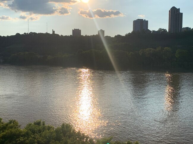 Building Photo - 617 Manhattan Blvd