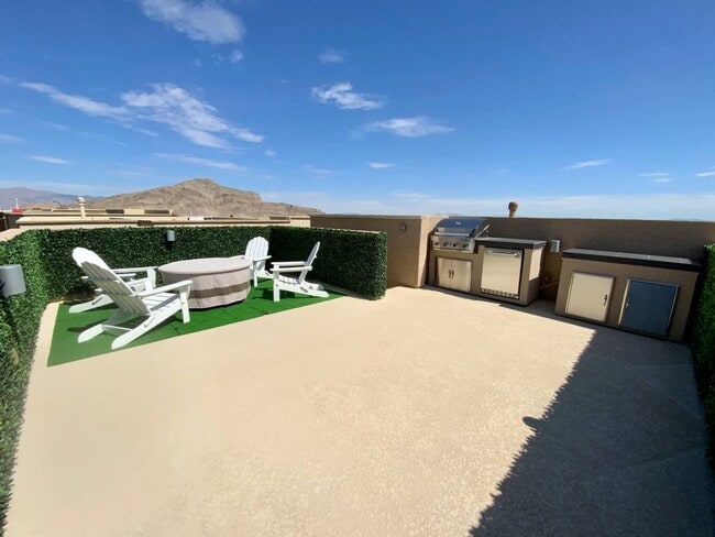 Building Photo - UNIQUE MODERN 3 STORY, 2BED, 3BATH WITH A ROOFTOP DECK!