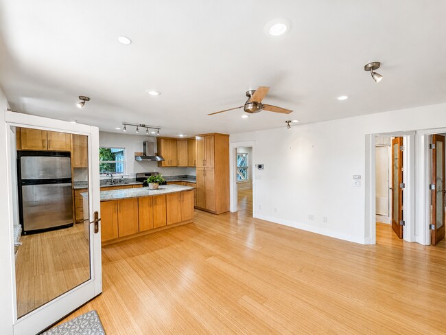 Building Photo - Elevated 2-Bedroom Home with Lake Sammamish Views