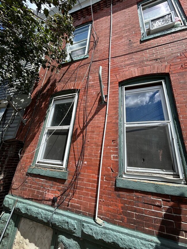 Building Photo - 22 Houghton Ave