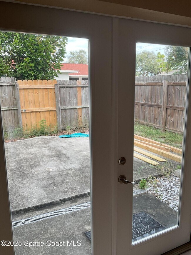 Building Photo - 1004 Ashley Ave