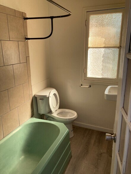 Restroom - 2639 N Maroa Ave