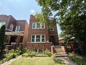 Building Photo - 2552 N Austin Ave