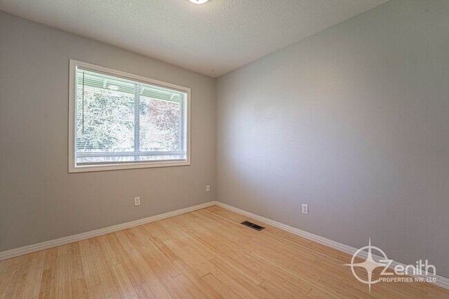 Building Photo - 2819 NE 54th St