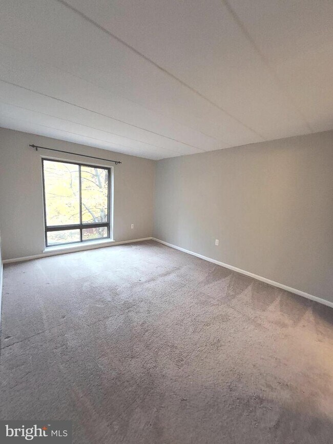 Building Photo - 128 Roberts Ln