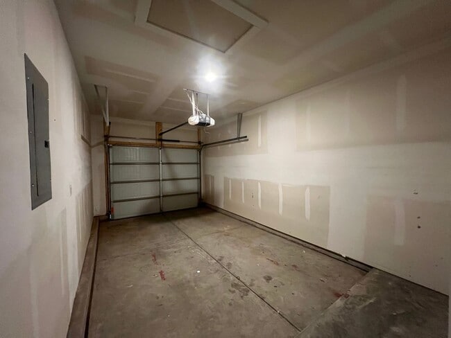 Building Photo - Stylish and Modern 3-Bedroom Duplex for Re...
