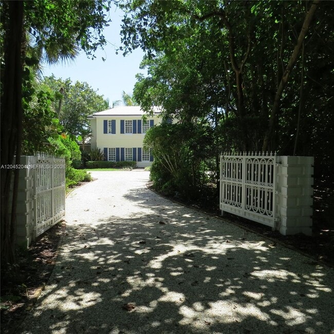 Building Photo - 404 S Beach Rd