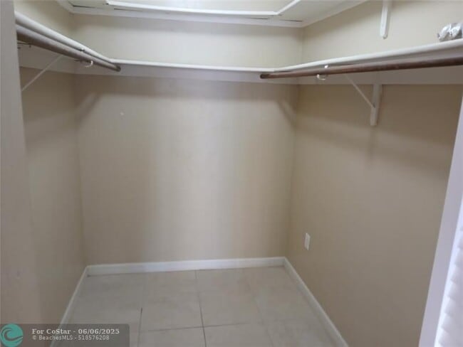 Building Photo - 9616 Oakburst Ln