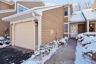 Building Photo - 13 Eton Ct