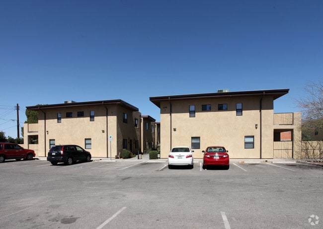 Primary Photo - 1741 E Hedrick Dr