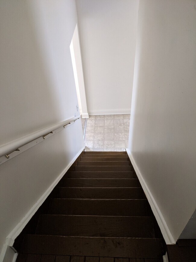 Primary Photo - 1031 Euclid