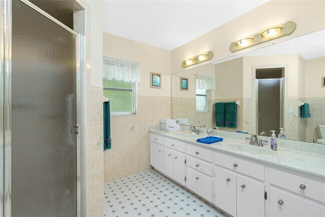 Building Photo - 4088 Gingold St