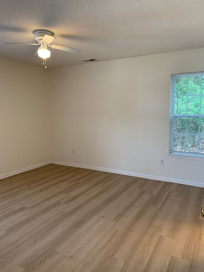 Building Photo - 4011 Masonboro Loop Rd