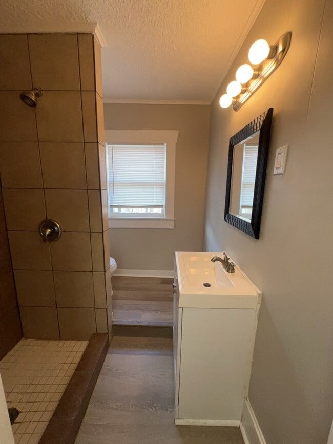 Building Photo - 6913 Avenue L