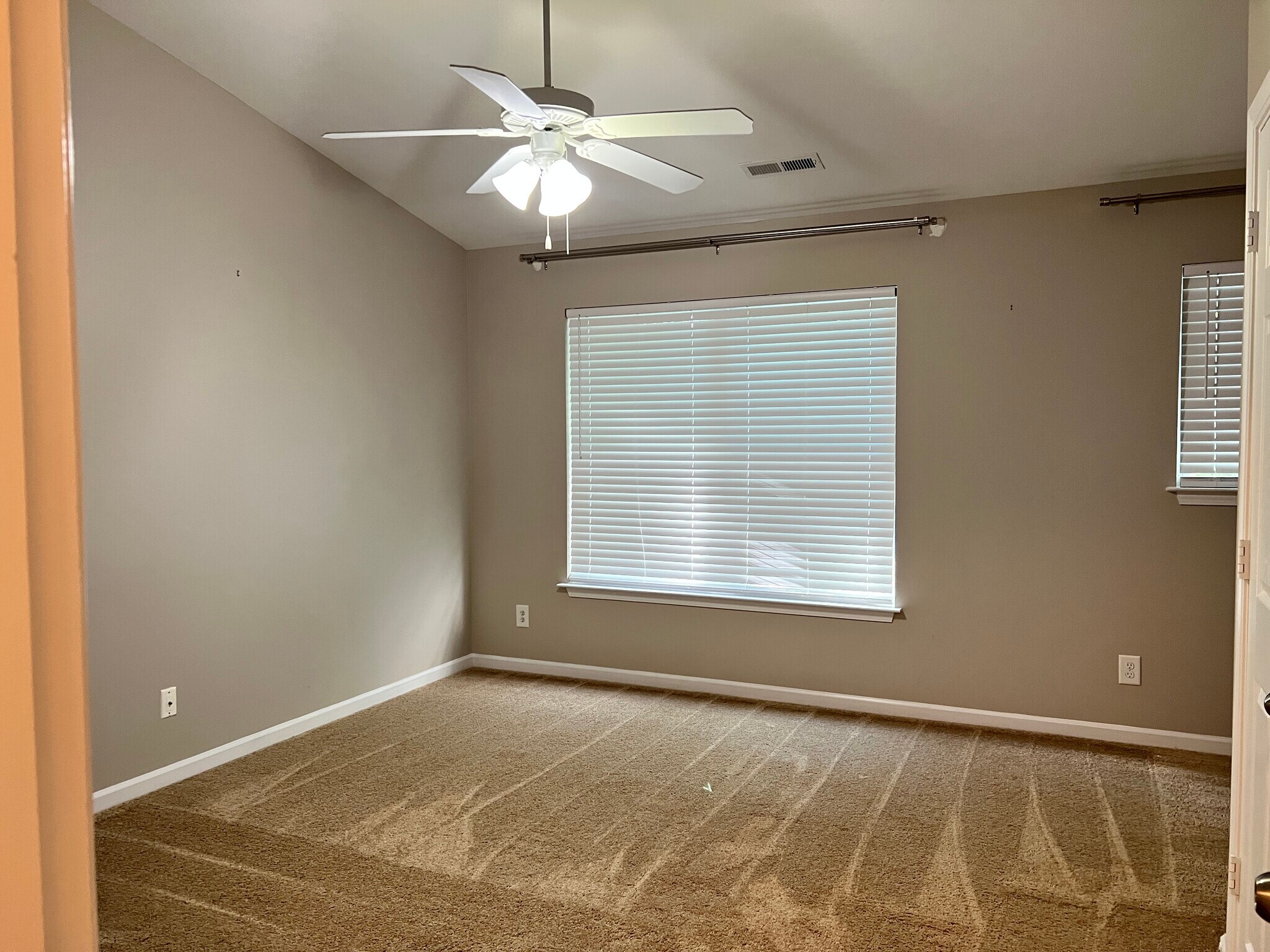 Building Photo - 5580 Farm House Trl
