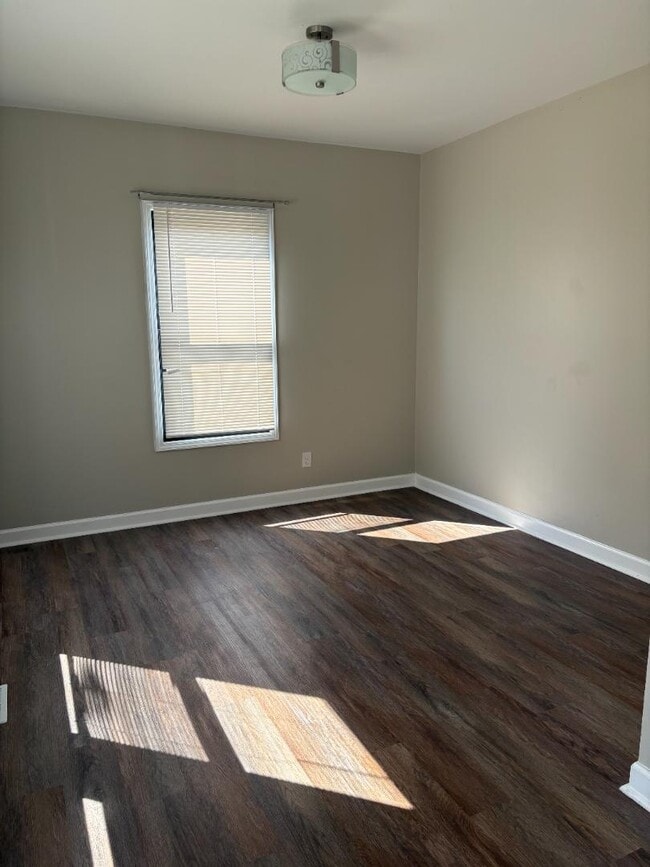 Building Photo - 5615 Lansdowne Ave