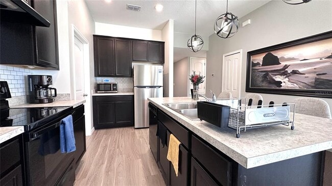 Building Photo - 421 Pinecrest Loop