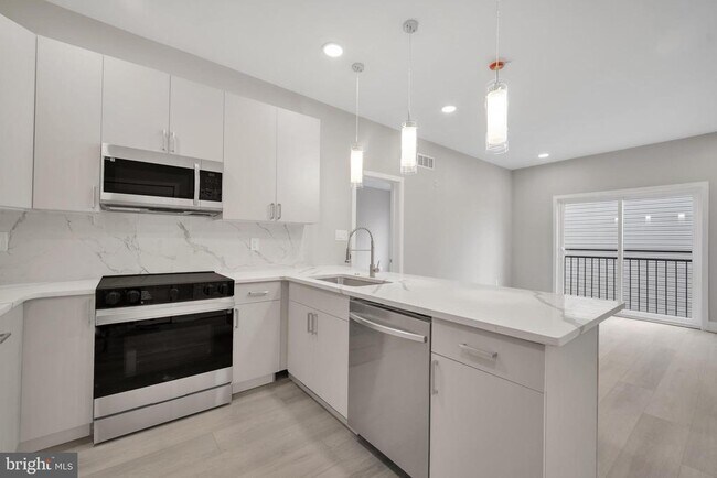 Building Photo - 1111 S 24th St