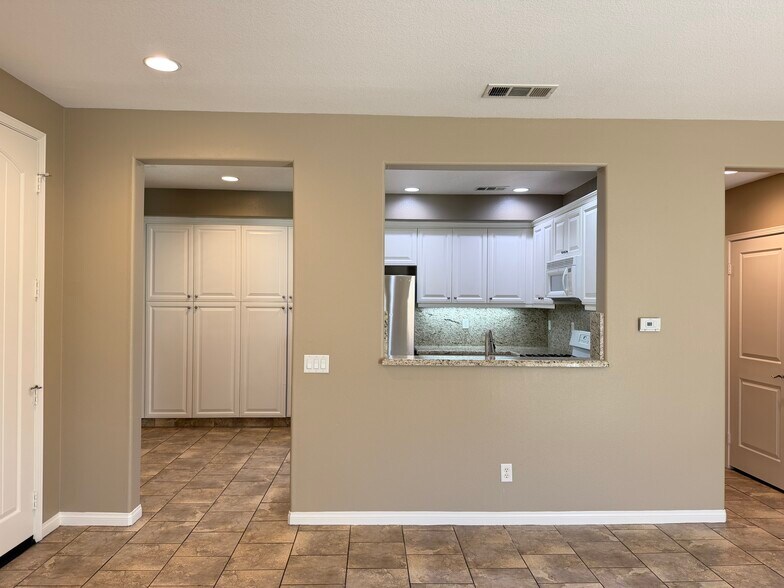 Building Photo - 28377 Mirabelle Ln