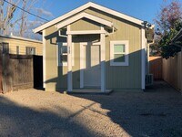 Building Photo - 1 bed/1 ba cottage - Olivehurst