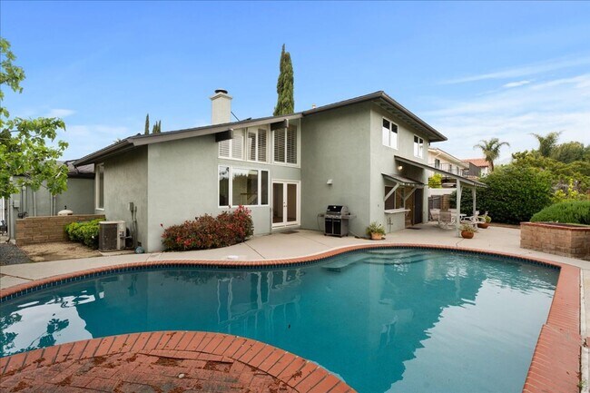 Building Photo - Updated 4-Bedroom with Pool and Bonus Loft...