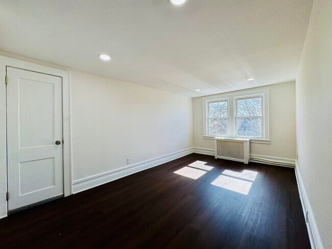 Building Photo - 69 W 39th St