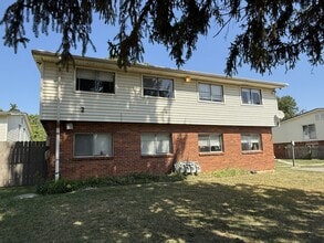 Building Photo - 2 Columbine Ct