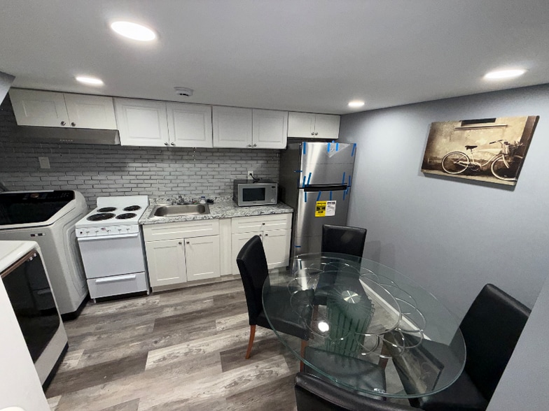 Building Photo - 8 Woody Pl