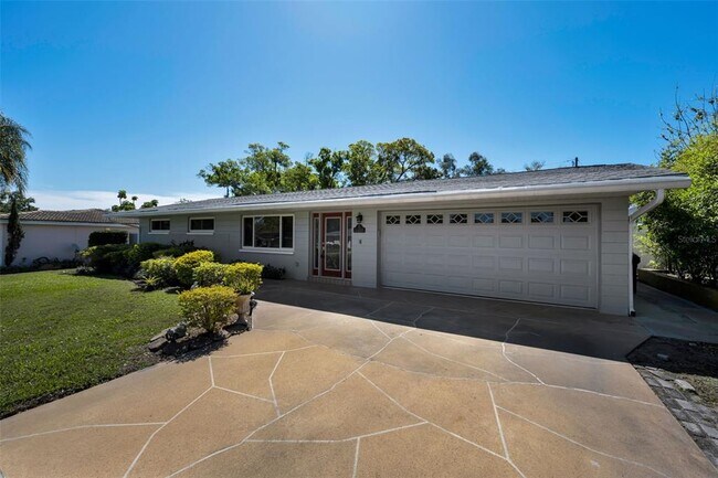 Building Photo - 11490 84th Ave