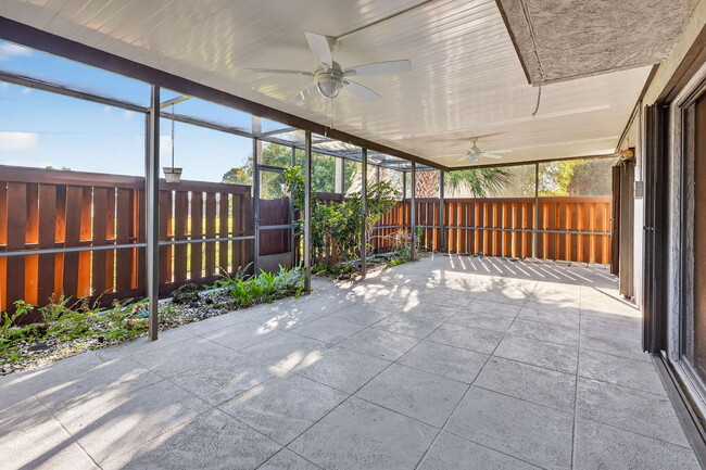 Building Photo - 3004 SE Round Table Dr