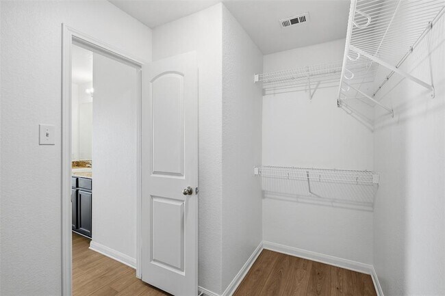 Building Photo - 1013 Woodward Ct
