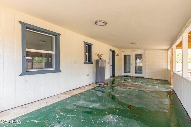 Building Photo - 2241 W Whitton Ave