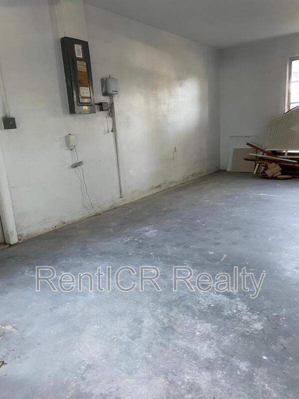 Building Photo - 810 Maple Ridge Rd