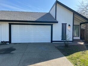 Building Photo - Duplex in Rancho Cordova!