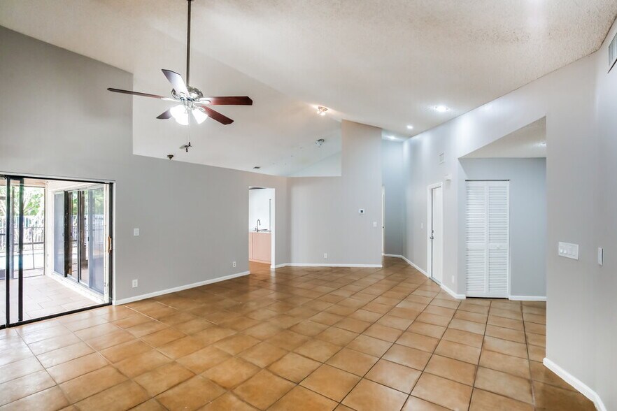 Building Photo - 10361 NW 18th Dr