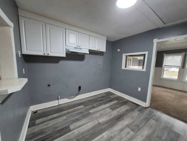 Building Photo - Cozy 2-Bedroom on quiet street