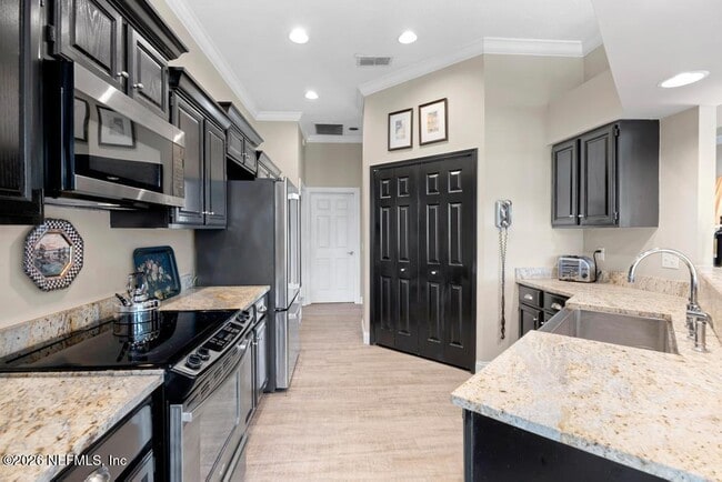 Building Photo - 137 Oak View Cir